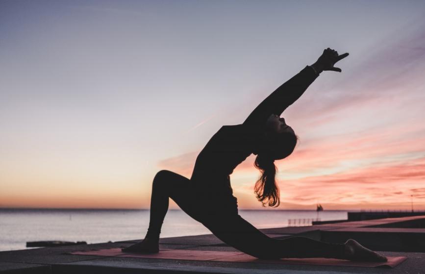 Yoga Restaurativo: O Que é e Quais São os Benefícios?
