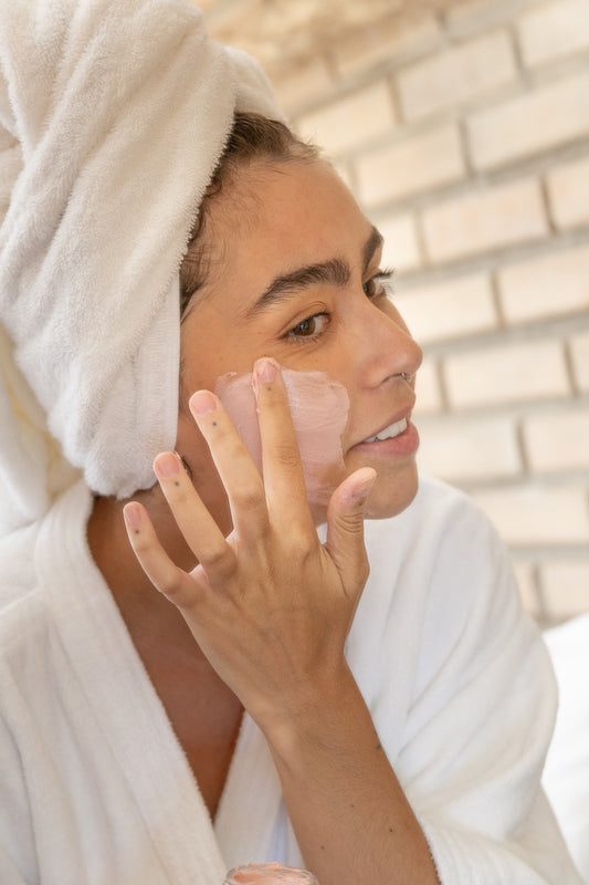 Tipos de Máscaras Faciais: Como Escolher a Ideal Para Sua Pele