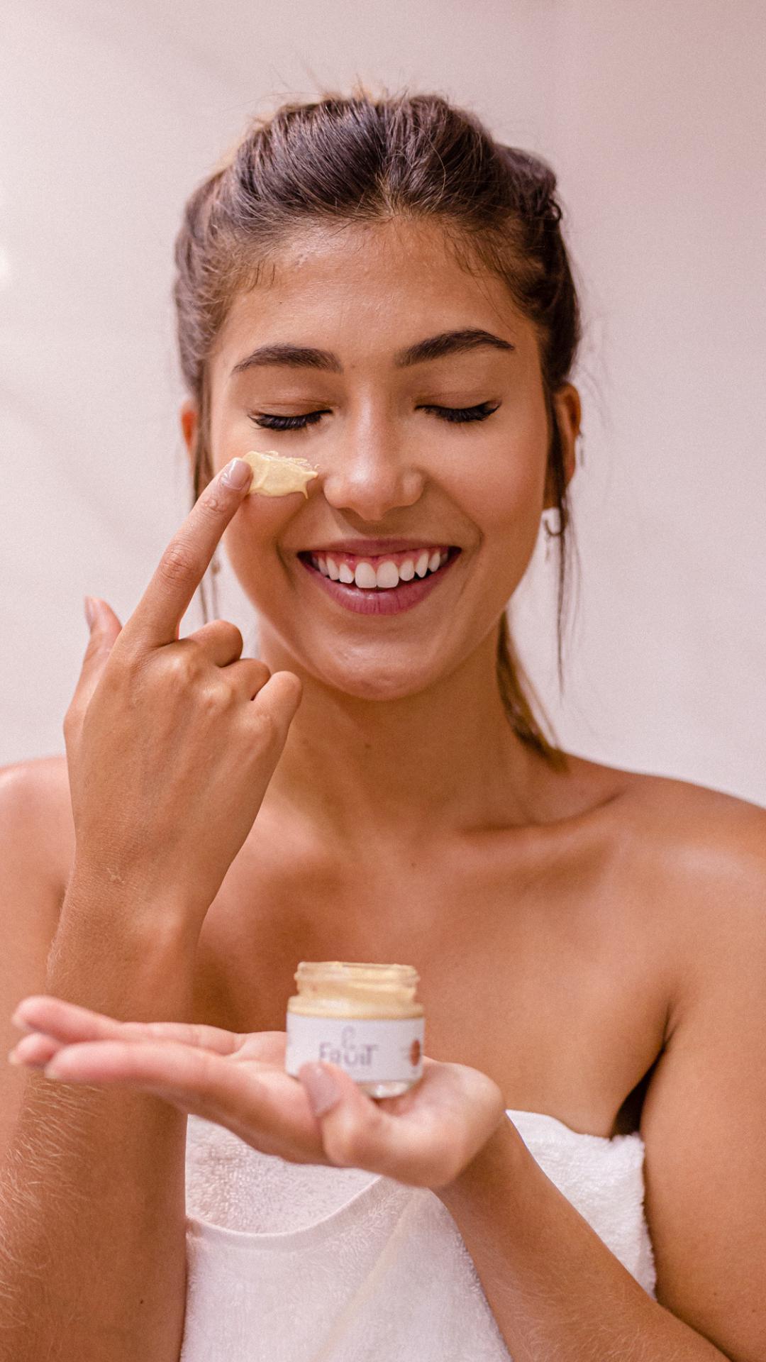Acne e o Ciclo Menstrual: Como os Hormônios Afetam a Pele